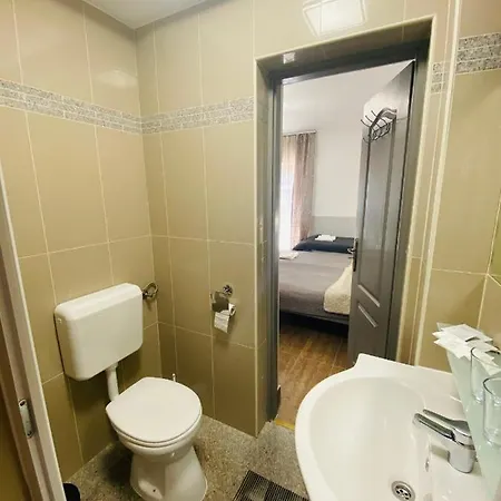 Linton Apartmanhaz - Siofok, Plazs Guest house